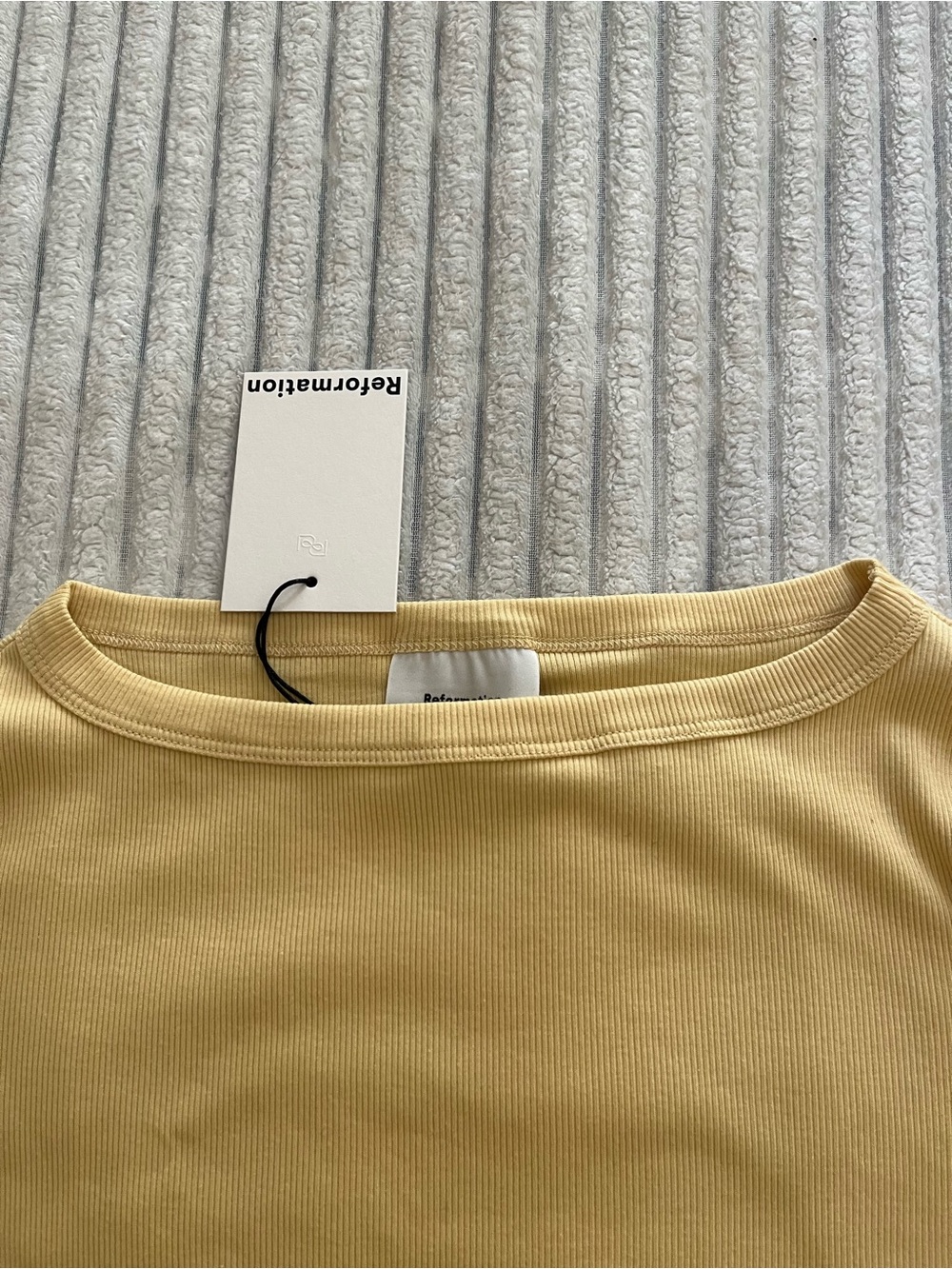 Reformation Talia Tee in Blonde - Picture 5 of 11